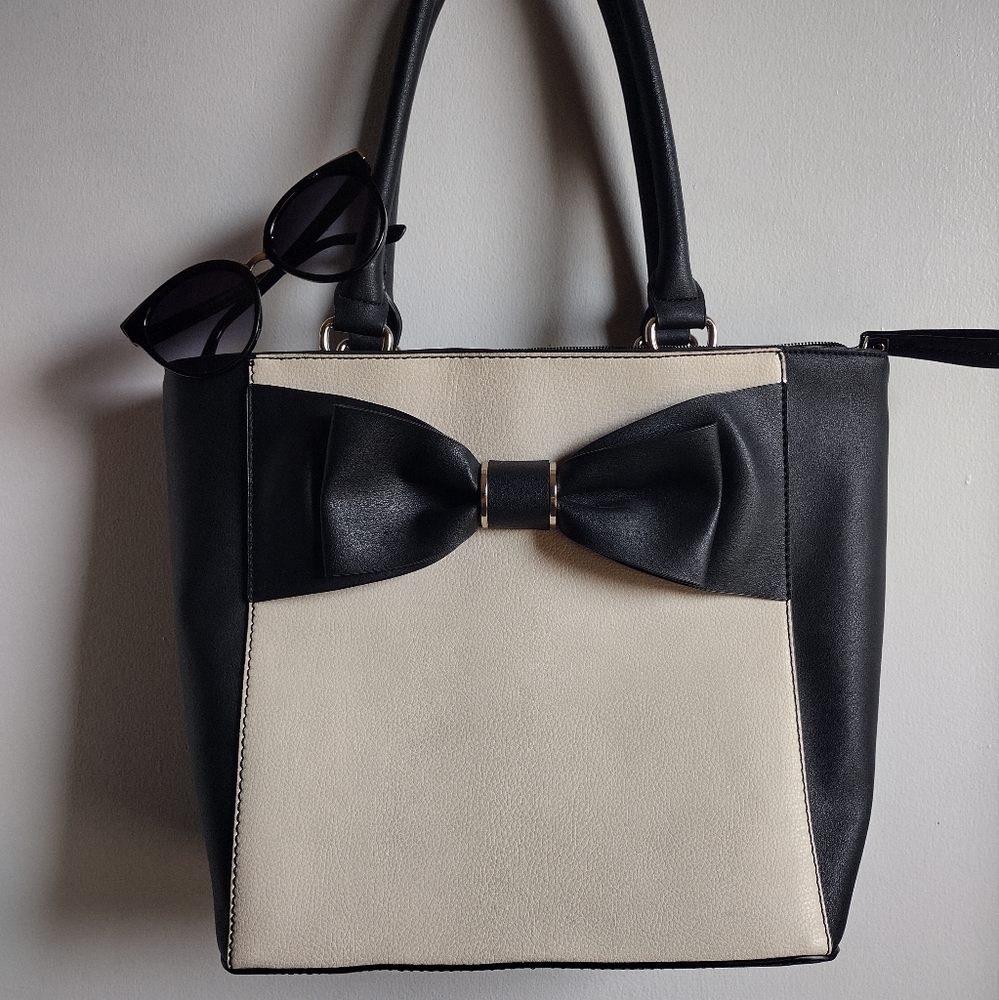 Apt. 9 Purses